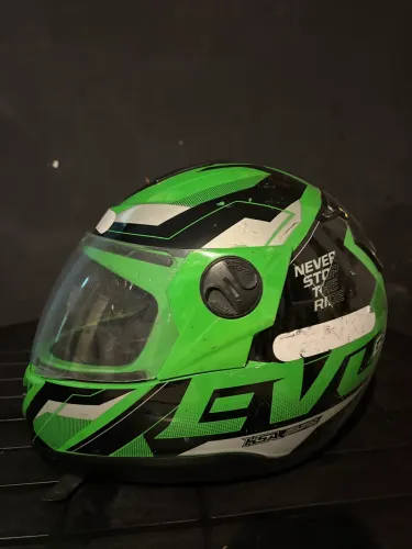 Capacete número 58