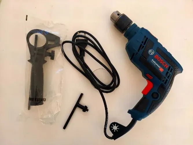 Furadeira de Impacto Bosch GSB 13 RE 650W 220V com maleta
