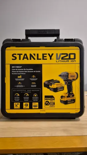 Chave de Impacto Stanley à Bateria 20V SBW920M2K com 2 Baterias 1 Carregador e maleta