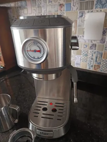 Cafeteira OSTER Expresso Perfect Brew com Acessórios