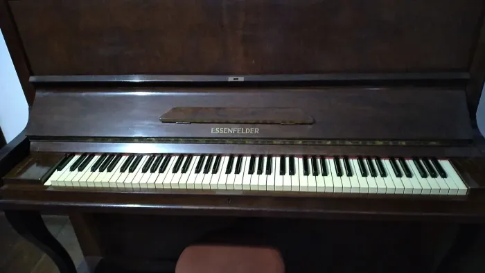 Piano clássico Essenfelder. Relíquia.Único dono.