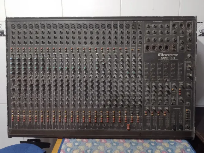 MESA DE SOM