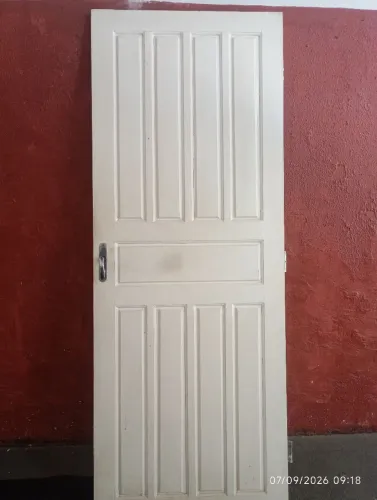 Porta 2.10 por 0.80 madeira