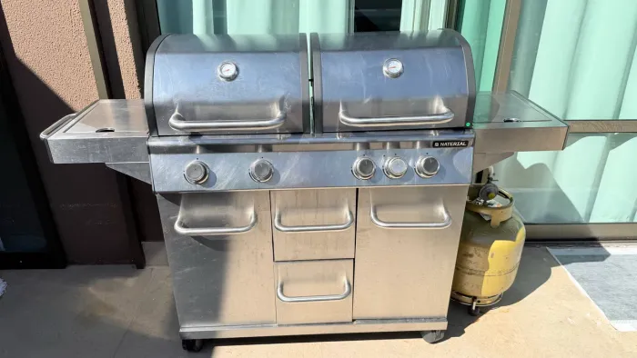 Vendo excelente churrasqueira a gás inox