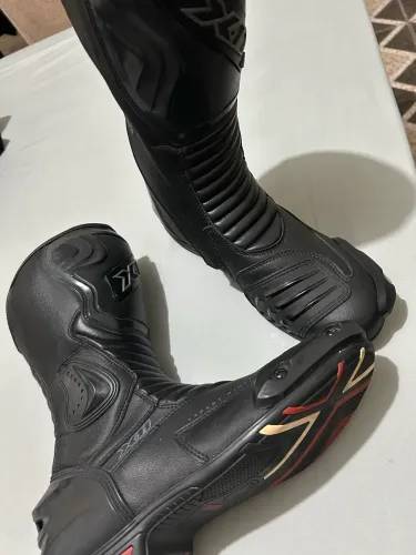 Bota x11 race track
