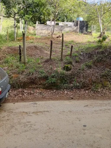 Vende-se terreno em ladeira grande Viana com casa seme construída
