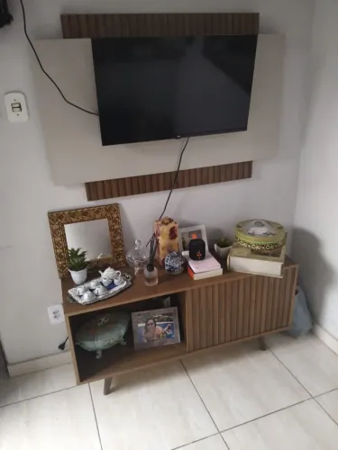 Vendo painel e rack semi novo