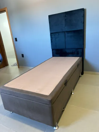 Cama Box Baú Solteiro + Cabeceira Modular em Veludo Azul Marinho | Excelente Estado