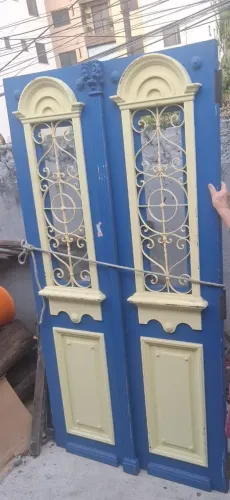 Porta antiga de demolição