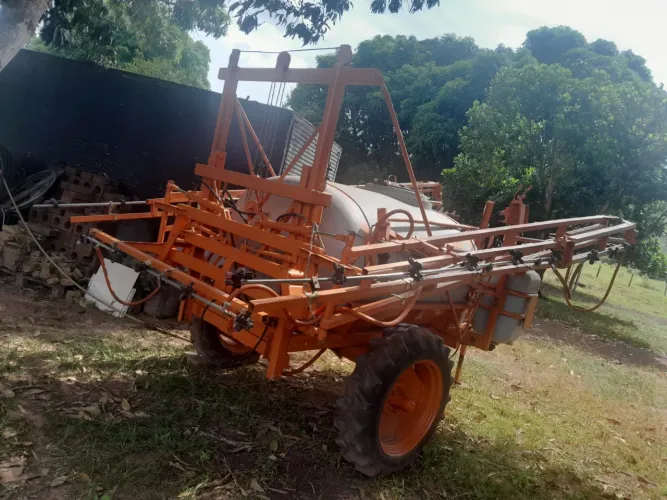 Pulverizador Jacto 2000
