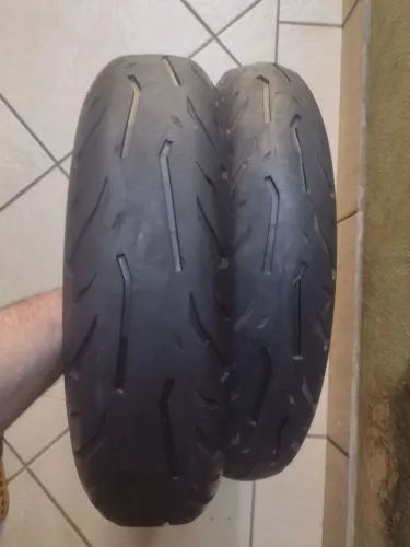 Par de pneus usados serve na fazer Twister e CB300 