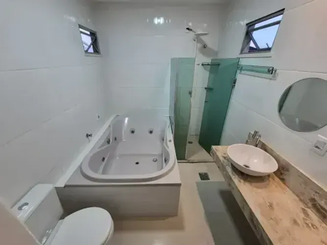 RESIDENCIAL LARANJEIAS, 4 SUÍTES, S/ 1 TÉRREA, PISCINA, CHURRASQUEIRA, COM ARMARIOS E AR.