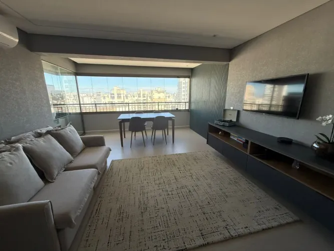 Onde a Estética Industrial encontra o Refúgio Urbano: Duplex de Design no Brooklin