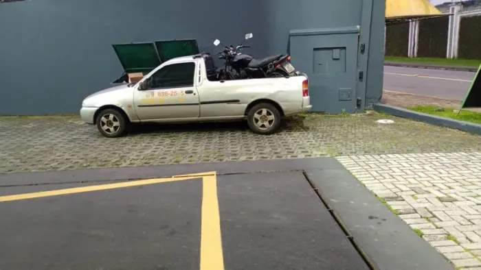 Faço fretes e socorro de moto