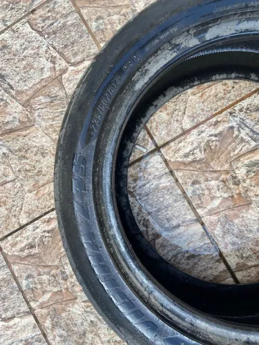 3 pneus aro 17 - 225/50 R17?. Usados em ótimo estado