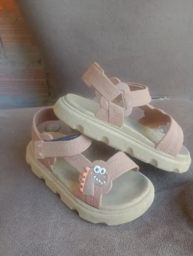 Vendo essa linda sandália papete confortável em bom estado 