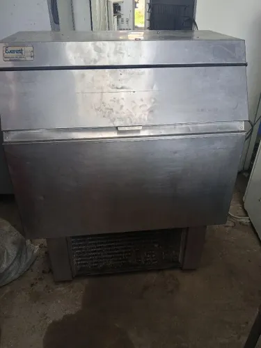 Máquina de gelo Everest 150kl dia