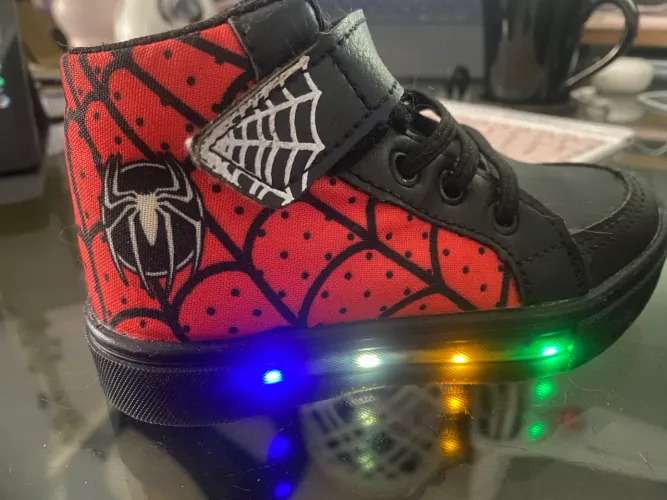 Tênis infantil do Homem-Aranha 