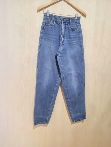 Calça mom vintage C.G.C na etiqueta, veste 36, 38 no máximo.