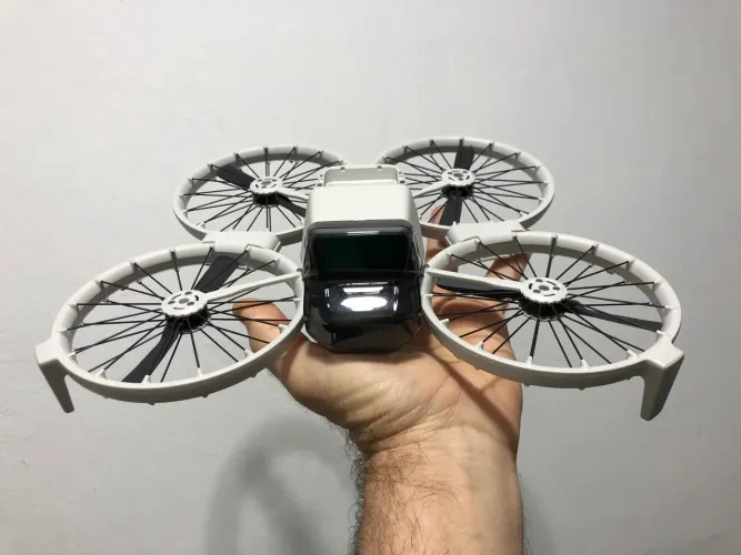 Dji Flip semi novo. Com 2 baterias ?