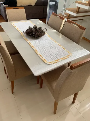 Mesa em laca 6 cadeiras 