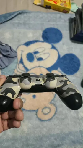Play Station 4 - PS4 Play Station 4  1 TeraBite de Memória   2 Joysticks   9 Jogos Físicos