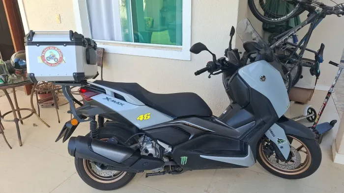 Xmax 300 2026 prata