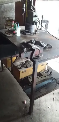 Bancada com morsa