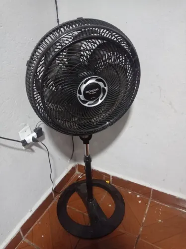 Ventilador Mondial 8 pás de pé