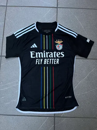 Camiseta Benfica Portugal modelo Adidas com patrocínio Emirates Fly Better