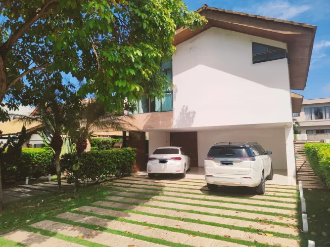 Alugo casa de alto padrão no condomínio morada da Garça litoral norte, pé na areia.