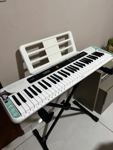 Teclado Casio CT-S200 + base de apoio 