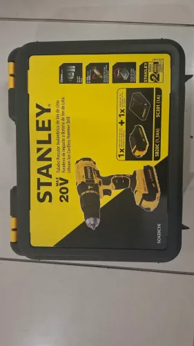 Parafusadeira/Furadeira de Impacto Stanley 20V Max, nova, sem uso, na maleta original.