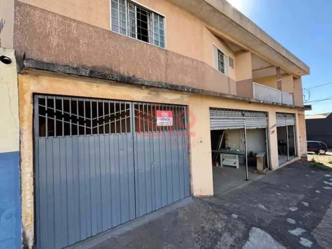 Salão comercial + 2 apartamentos na av. Guaiapó