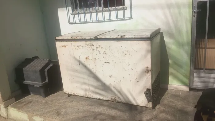 Vendo freezer 2 portas.