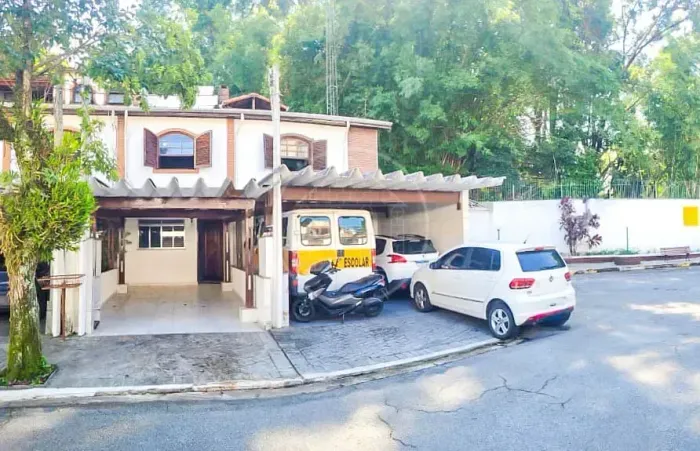 Sobrado em condomínio para locação no Jardim Marajoara
