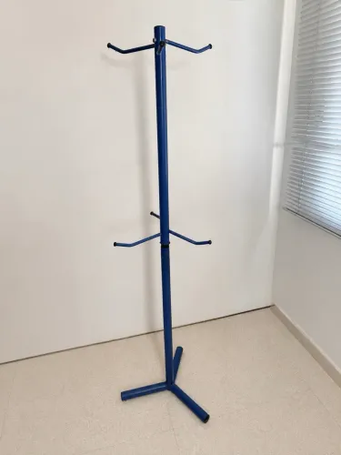 Cabideiro de Chão em Ferro - Resistente e Estável