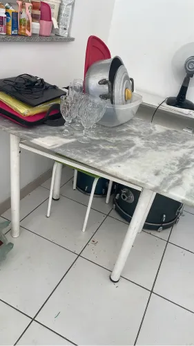 Mesa com 3 cadeira