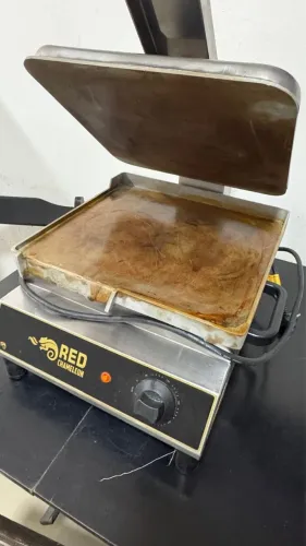 Sanduicheira simples elétrica + chapa bifeteira