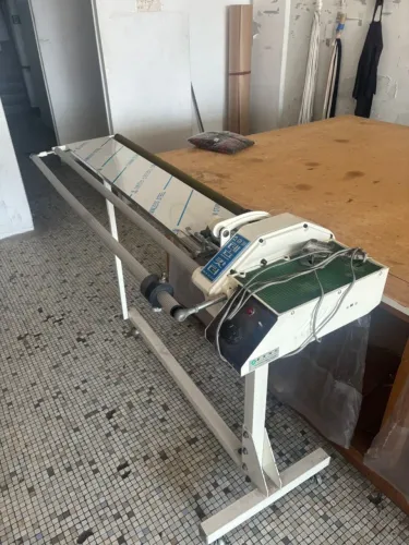 Máquina de Cortar Viés Industrial Eletrônica Mesa 135cm Importada 220V/110V