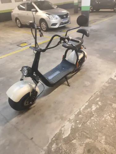 Moto Watts elétrica praticamente zero