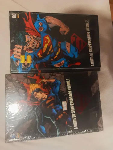 volumes 1 e 2 da edição encadernada de capa dura da HQ A Morte do Superman