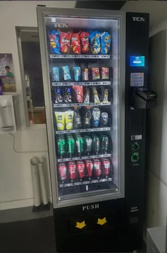 Vending Machine TCN Combo (Snacks e Bebidas) - Apenas 3 Meses de Uso (Pronta para Faturar)