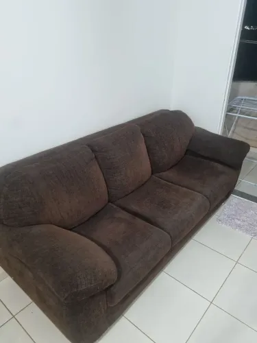 Conjunto de 2 sofás, sem rasgos ou falhas no tecido, pouca espuma e bem usado