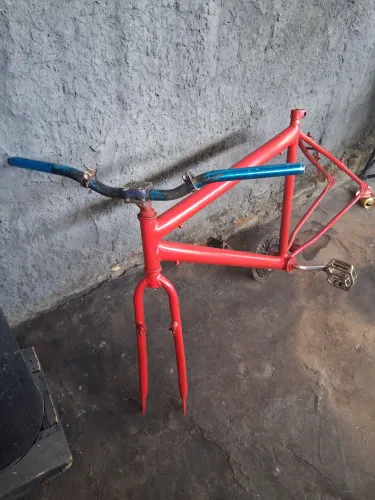 Bicicleta pintada so o quadro entrego grátis