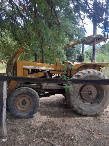Trator cbt 2105