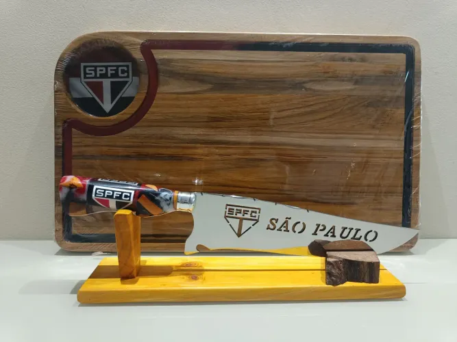 Kit faca, tábua e expositor artesanal São Paulo 