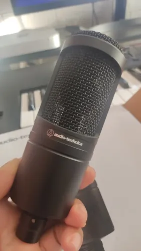 Microfone Audio-Technica serie 20 AT2020 Condensador Cardioide cor preto