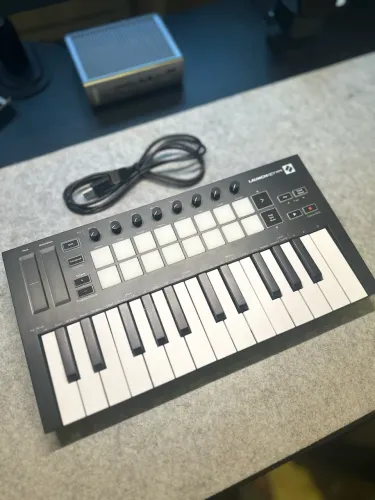 Teclado Midi Novation Launchkey Mini Mk3 ? Excelente