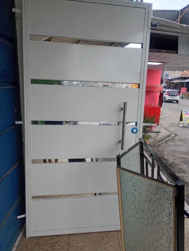 Portas 1mte05de largura x 2.10 altura a pronta entrega